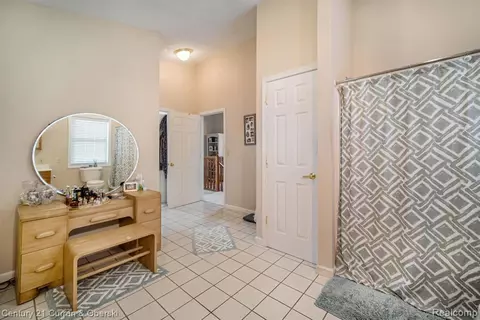 Bath - 504 Olcott Lake Dr, Jackson, MI 49201 photo 2 of 4