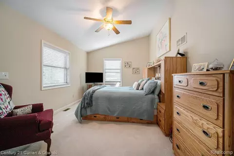 Bedroom - 504 Olcott Lake Dr, Jackson, MI 49201 photo 5 of 7