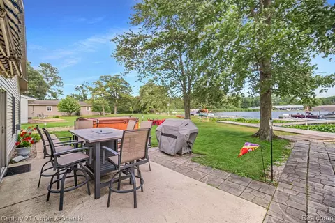 Exterior - 504 Olcott Lake Dr, Jackson, MI 49201 photo 5 of 6