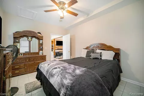 Bedroom - 504 Olcott Lake Dr, Jackson, MI 49201 photo 6 of 7