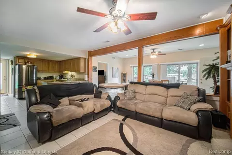 Living - 504 Olcott Lake Dr, Jackson, MI 49201 photo 2 of 2