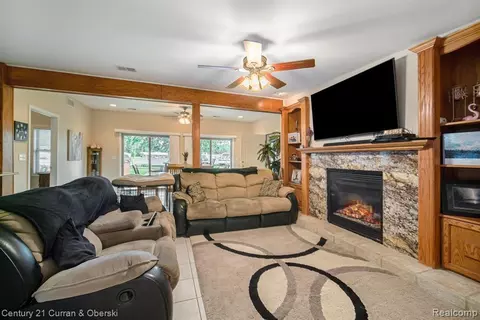 Living - 504 Olcott Lake Dr, Jackson, MI 49201 photo 1 of 2