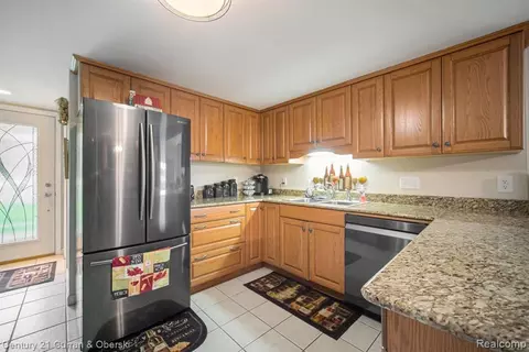 Kitchen - 504 Olcott Lake Dr, Jackson, MI 49201 photo 1 of 2