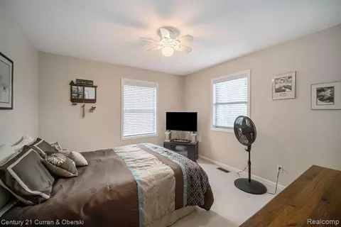 Bedroom - 504 Olcott Lake Dr, Jackson, MI 49201 photo 3 of 7
