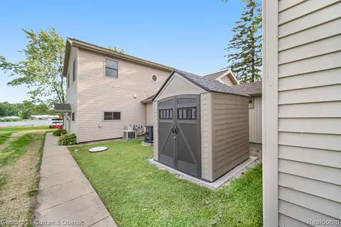 Exterior - 504 Olcott Lake Dr, Jackson, MI 49201 photo 2 of 6