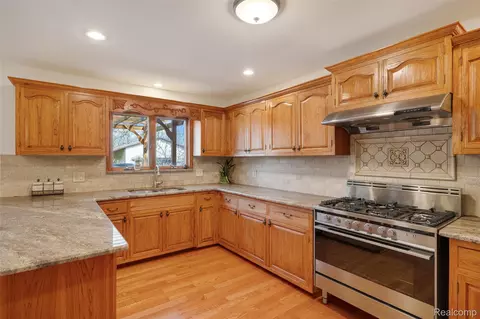 Kitchen - 4425 Bethuy Rd, Casco, MI 48064 photo 4 of 7