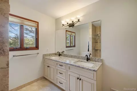 Bath - 4425 Bethuy Rd, Casco, MI 48064 photo 3 of 4