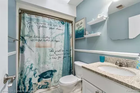 Bath - 7151 Bayview Rd, Jackson, MI 49201 photo 5 of 6