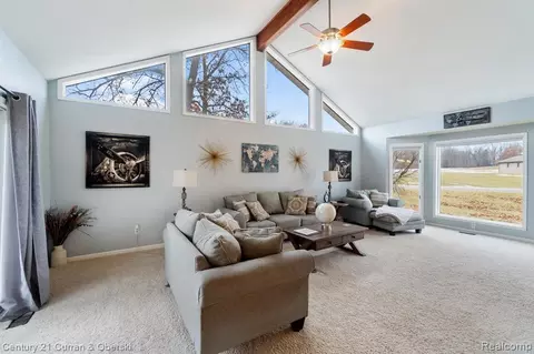 Living - 7151 Bayview Rd, Jackson, MI 49201 photo 2 of 3