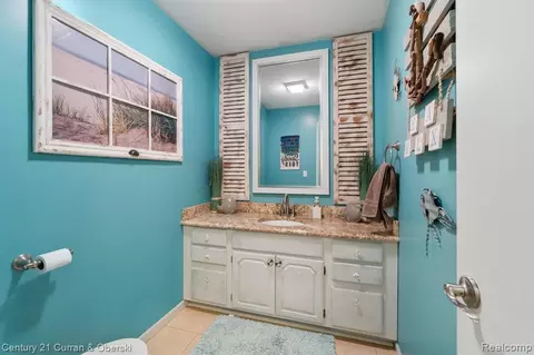 Bath - 7151 Bayview Rd, Jackson, MI 49201 photo 1 of 6
