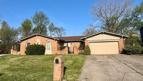 37115 Pocahontas Dr, Clinton Township, MI 48036
