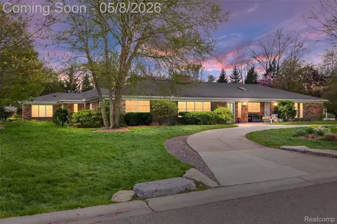 12959 Talbot Ln, Huntington Woods, MI 48070