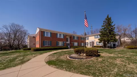 451 Miller Ave #211, Rochester, MI 48307