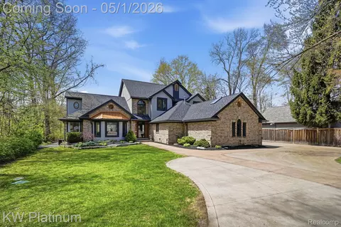 2739 Riverside Dr, Port Huron, MI 48060