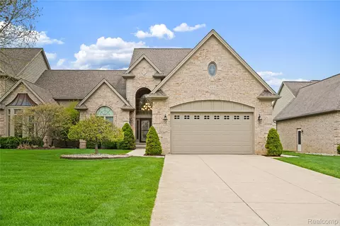 945 Saint James Park Ave, Monroe, MI 48161