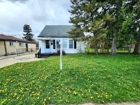 6147 Whitefield St, Dearborn Heights, MI 48127