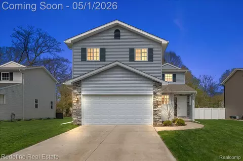 310 Fountain Park Dr, Waterford, MI 48327