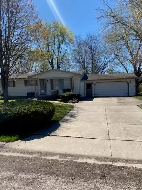 7091 Partridge Dr, Flushing, MI 48433