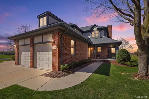 150 Burniah Ln, Orion, MI 48362