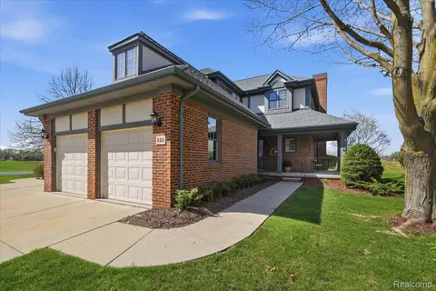 150 Burniah Ln, Orion, MI 48362