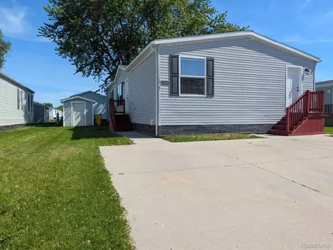15385 Cartier Dr, Clinton Township, MI 48038