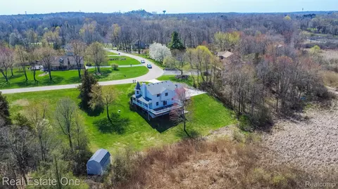 3306 Muirfield Cir, White Lake, MI 48383