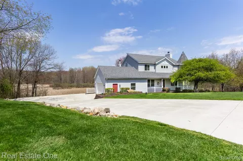 3306 Muirfield Cir, White Lake, MI 48383