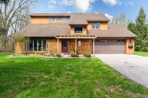 5327 Fern Dr, Oceola, MI 48430