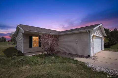 45196 76th Ave, Decatur, MI 49045
