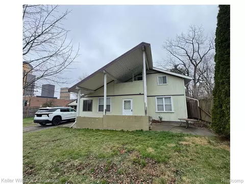 19730 Hilton Dr, Southfield, MI 48075