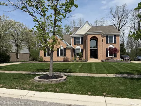 47272 Woodlong Dr, Canton, MI 48187