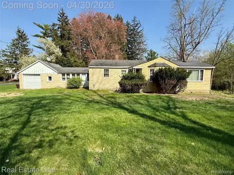 16450 Savoie St, Livonia, MI 48154