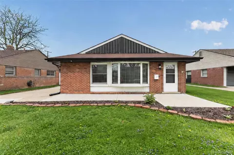 18570 Matthews St, Riverview, MI 48193