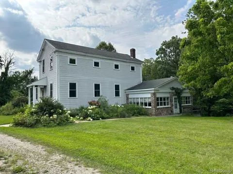 10470 N Rushton Rd, Green Oak, MI 48178