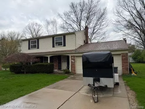 2544 Oxford Dr, Troy, MI 48084