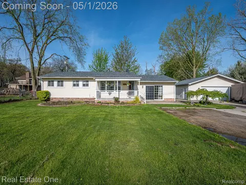 18338 Olmstead, Brownstown, MI 48193