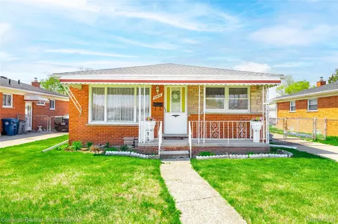 8915 Wormer Ave, Redford, MI 48239