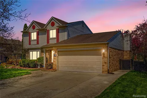 25030 Balsam Dr, Brownstown, MI 48134