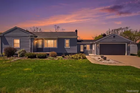 28781 Palomino Dr, Warren, MI 48093