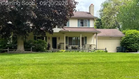 2697 Holland St, Lake Orion, MI 48360