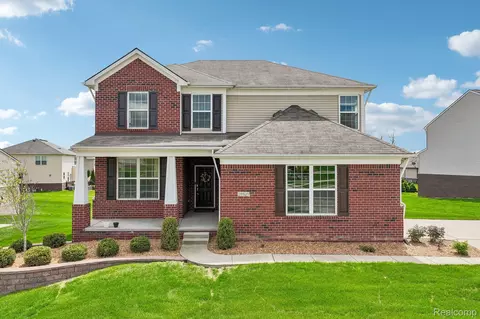 29831 Braeburn Dr, Lyon, MI 48165