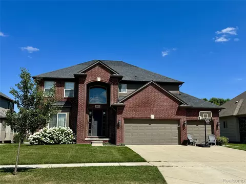 50216 Ashperton Dr, Macomb, MI 48044