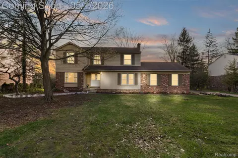 5686 Stratford Dr, West Bloomfield, MI 48322