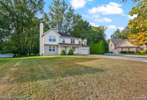 30947 Kenwood Ct, Livonia, MI 48152