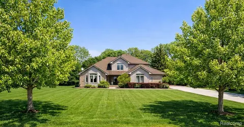 4197 Lake Forest Dr E, Ann Arbor, MI 48108