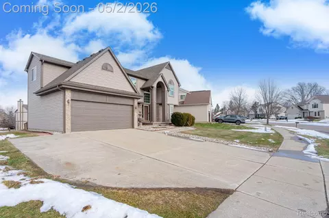 8406 Sherwood Dr, Grand Blanc, MI 48439