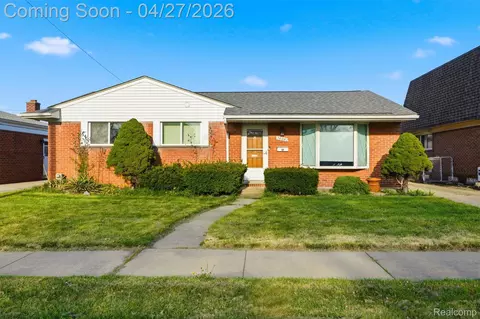 26840 Merideth Dr, Warren, MI 48091