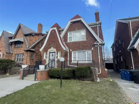 17152 Santa Rosa Dr, Detroit, MI 48221