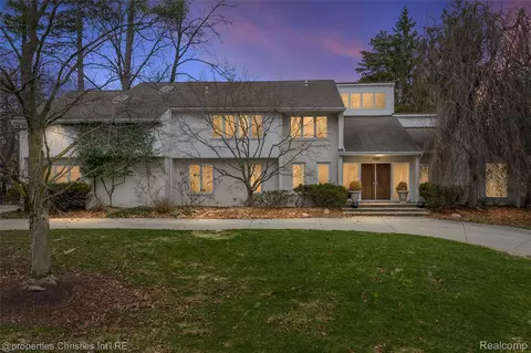 4768 Wendrick Dr, West Bloomfield, MI 48323