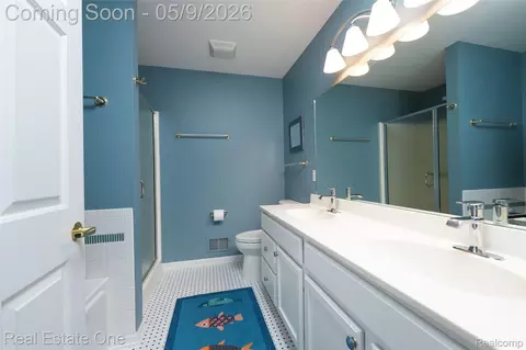 Bath - 2243 Willow Tree Dr, Brighton, MI 48116 photo 2 of 5